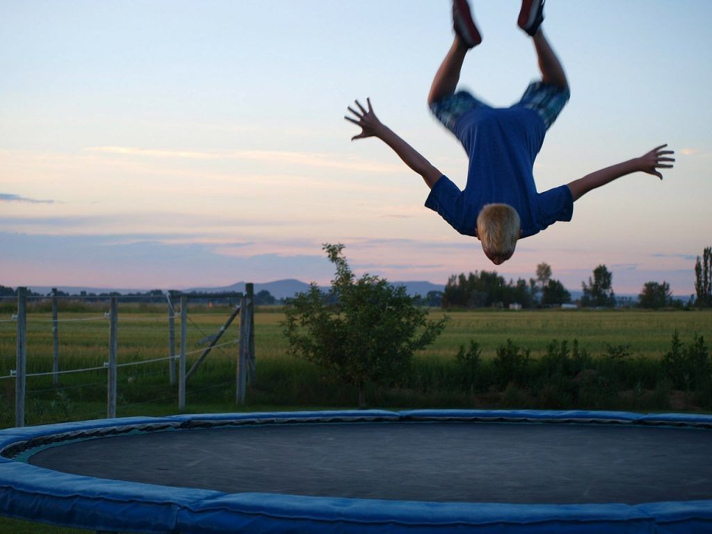 trampoline-71548_1280